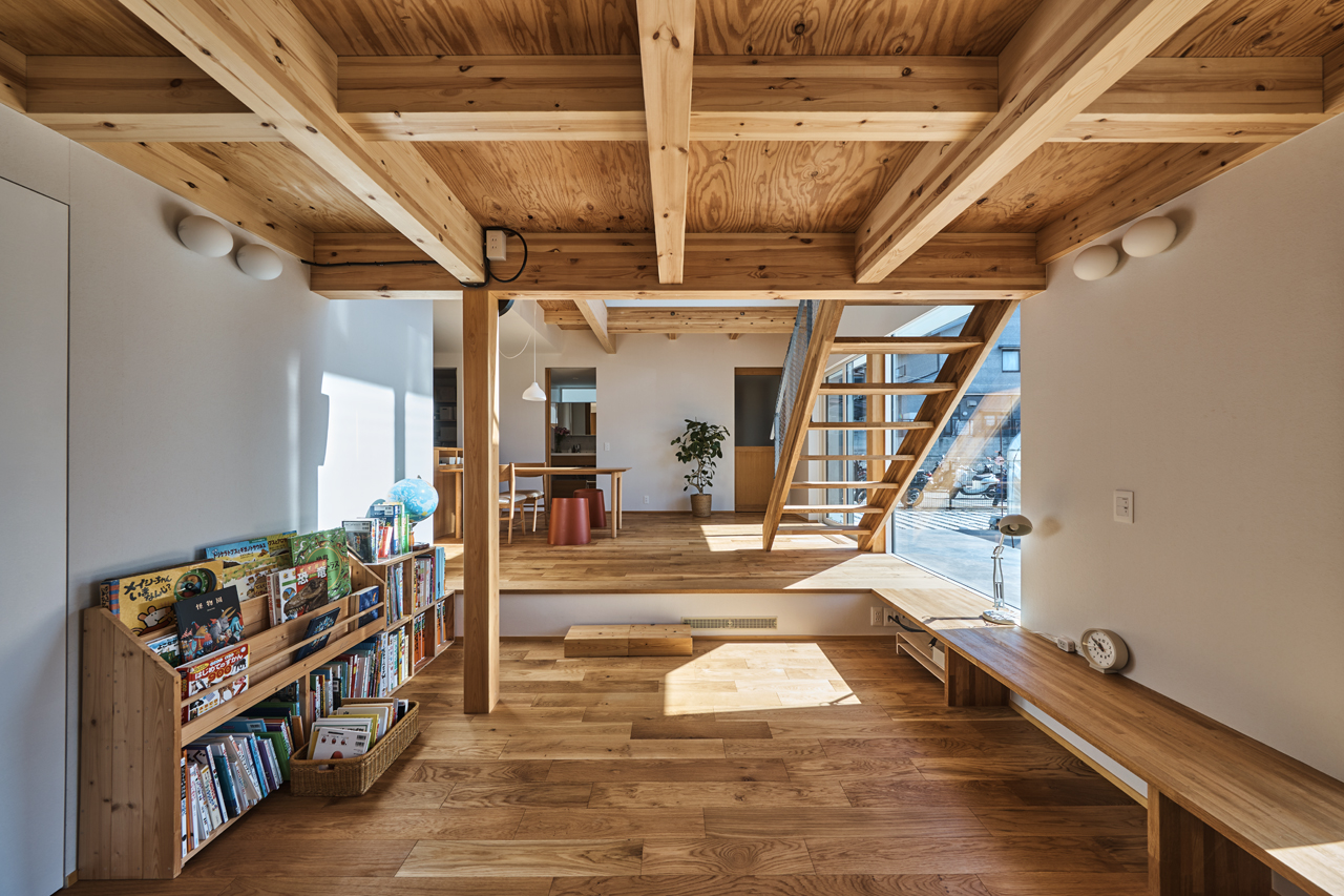 自然素材をふんだんに使った開放的な住まい 画像